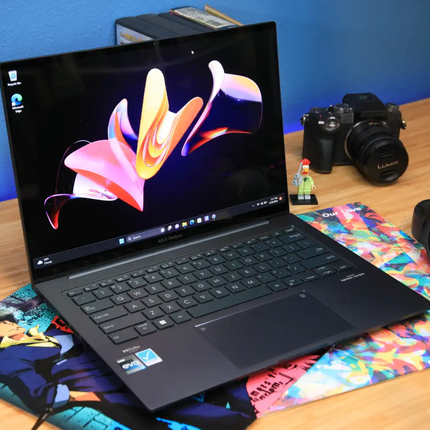 Laptop Asus Zenbook Q410VA Core i5 8GB 14.5" EVO.I5512